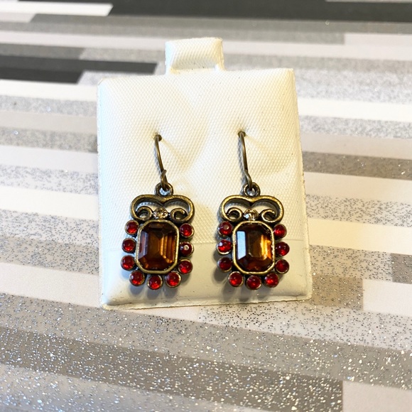 Antique-style earrings 🖤 - Picture 2 of 3